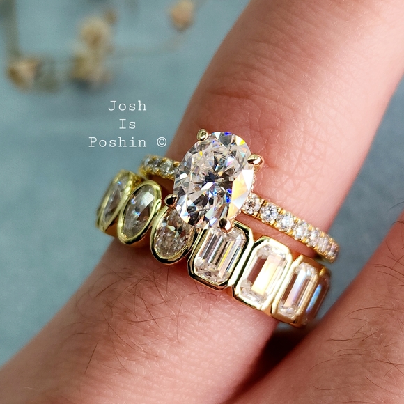 Oval Emerald Moissanite eternity band in 18K yellow gold over sterling silver - Picture 12 of 17